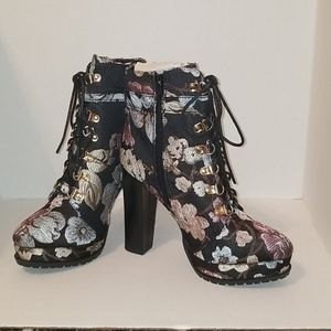 Shoe Dazzle Brea Platform Hiker Boot